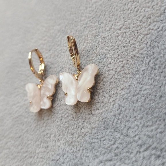 ✨️14k Gold Plated, Hoop, White Butterfly Earrings.✨️ - Picture 3 of 4